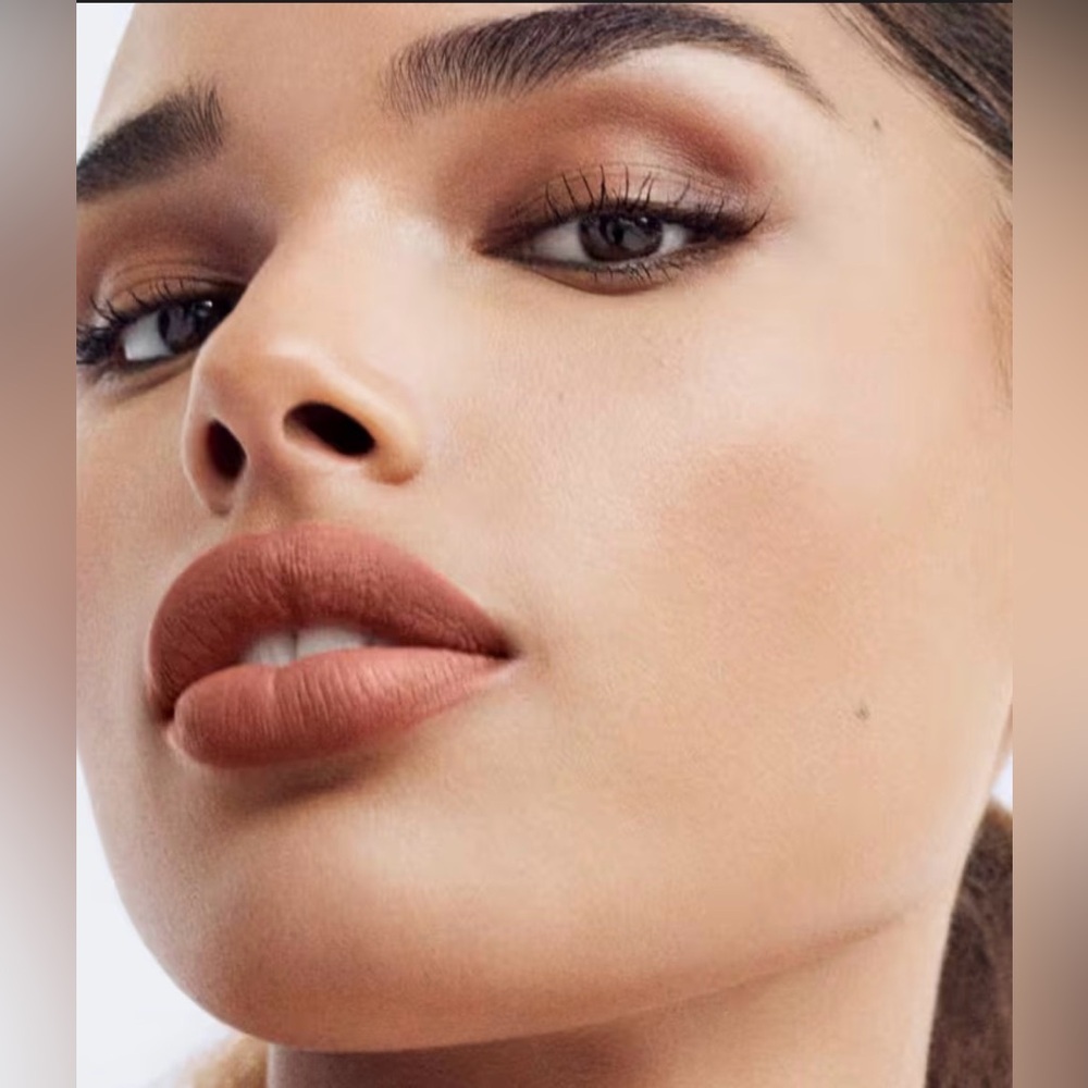 Fenty Beauty By Rihanna~Fenty Velvet Liquid Lipstick~#06 Noodz  Dudez nib